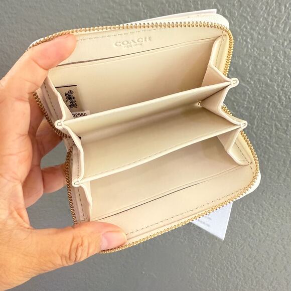 Coach CBR71 Essential Small Zip Around Card Case With Quilting And Heart Print - Picture 7 of 12